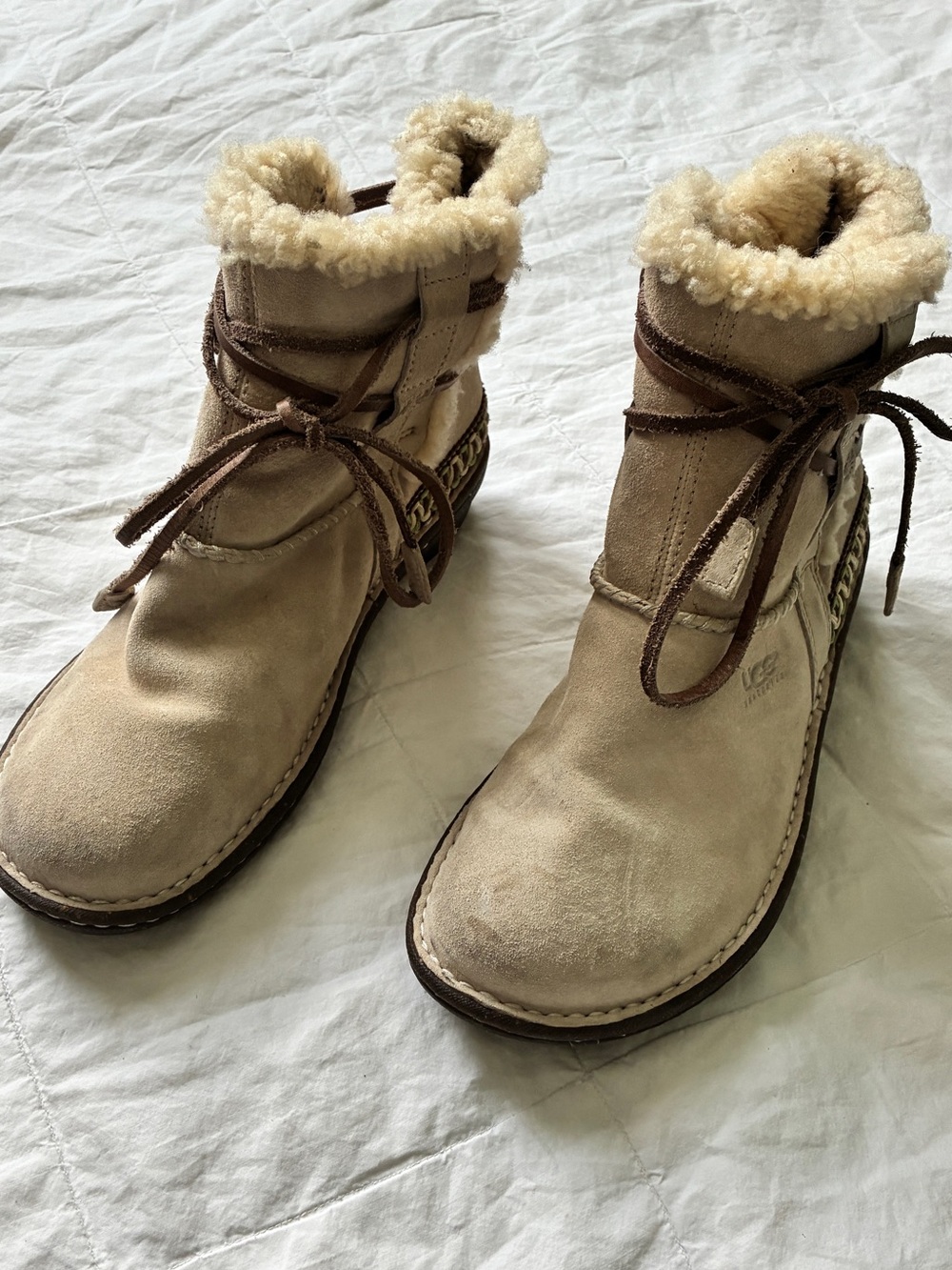 UGG Australia Vintage Shearling Lace-Up Ankle Boots Tan Size 9